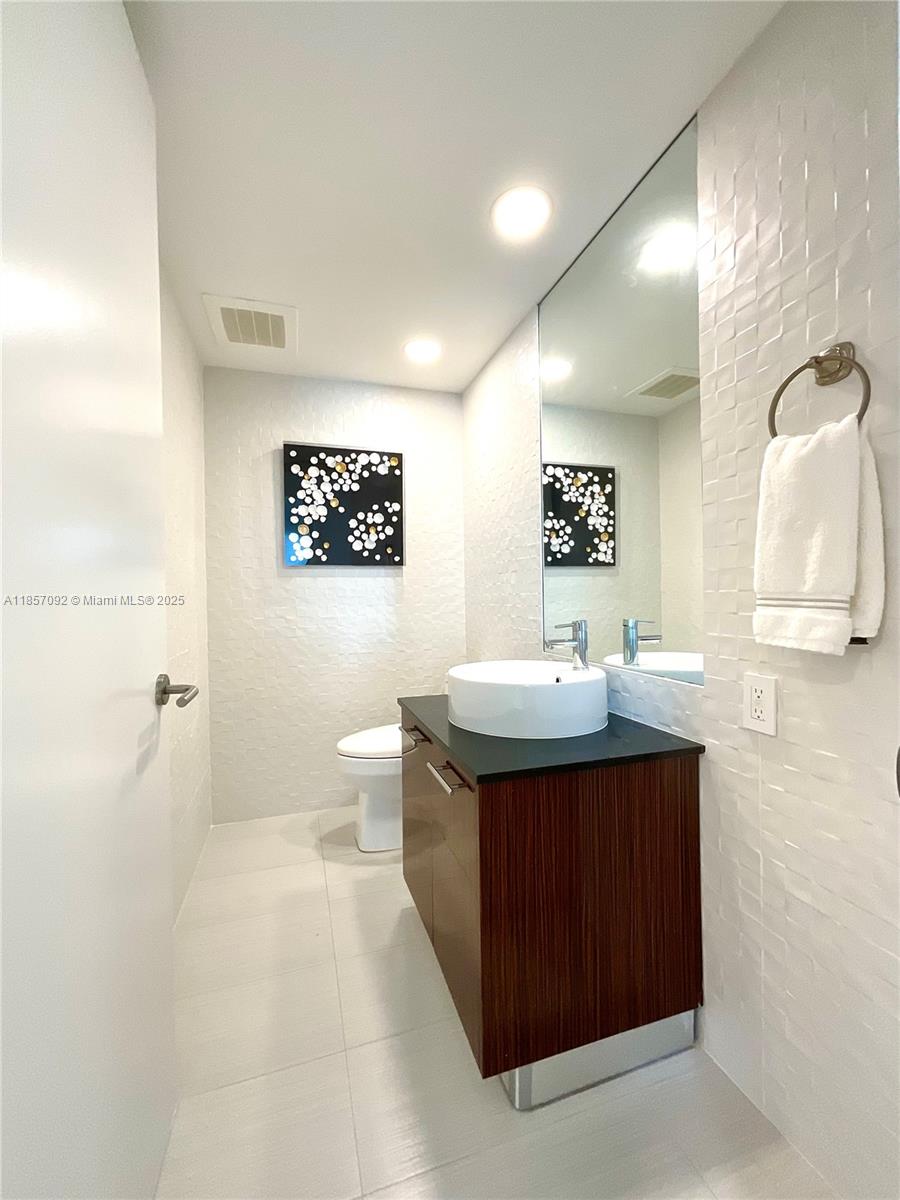 Photo of 3951 Ocean Dr  #1903, Hollywood, Florida, 33019 - 