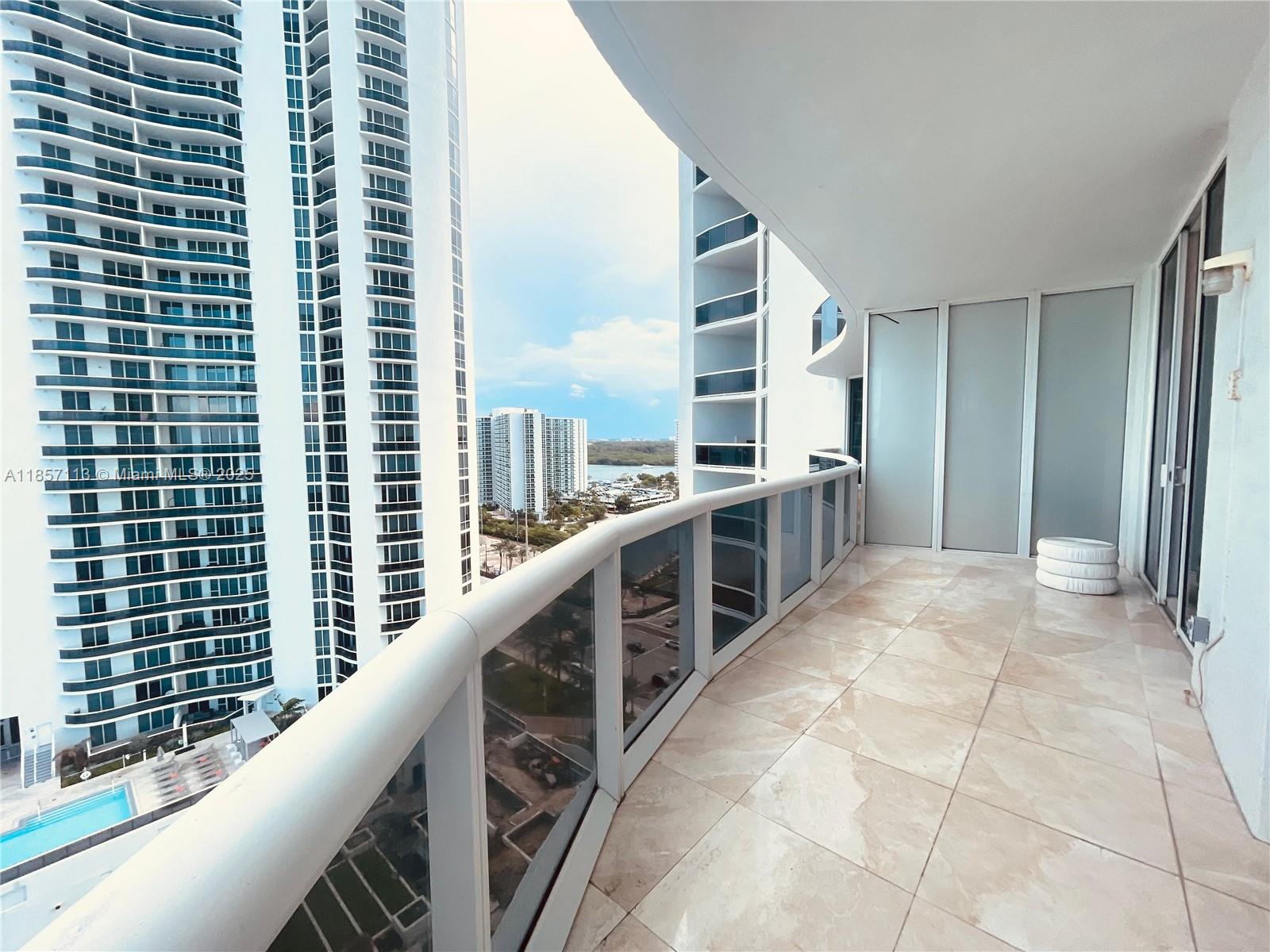 See details 1402 3 / 4 1979 sq. ft. $ 2025-08-12 0 Photo