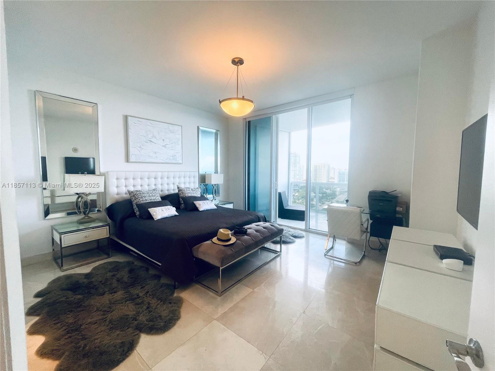 See details 1402 3 / 4 1979 sq. ft. $ 2025-08-12 0 Photo