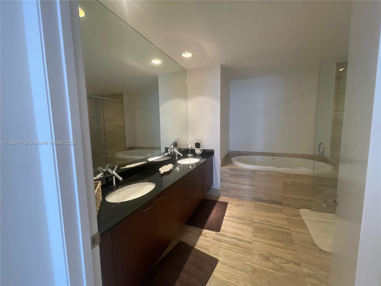 See details 1402 3 / 4 1979 sq. ft. $ 2025-08-12 0 Photo