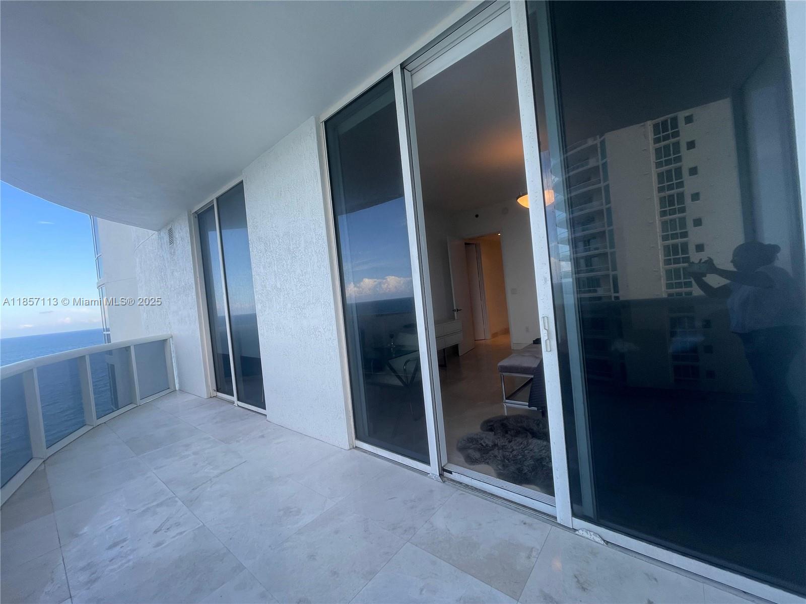 See details 1402 3 / 4 1979 sq. ft. $ 2025-08-12 0 Photo