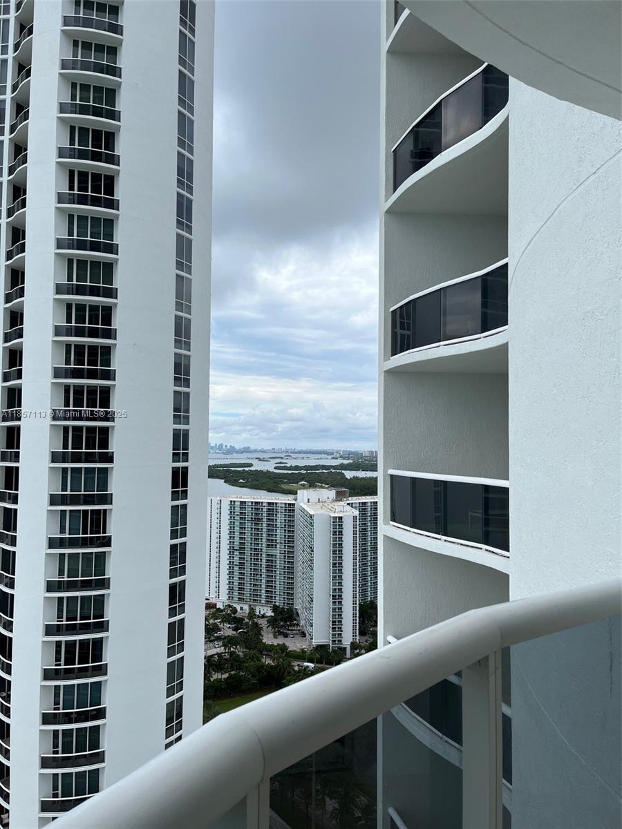 1402 3 / 4 1979 sq. ft. $ 2025-08-12 0 Photo