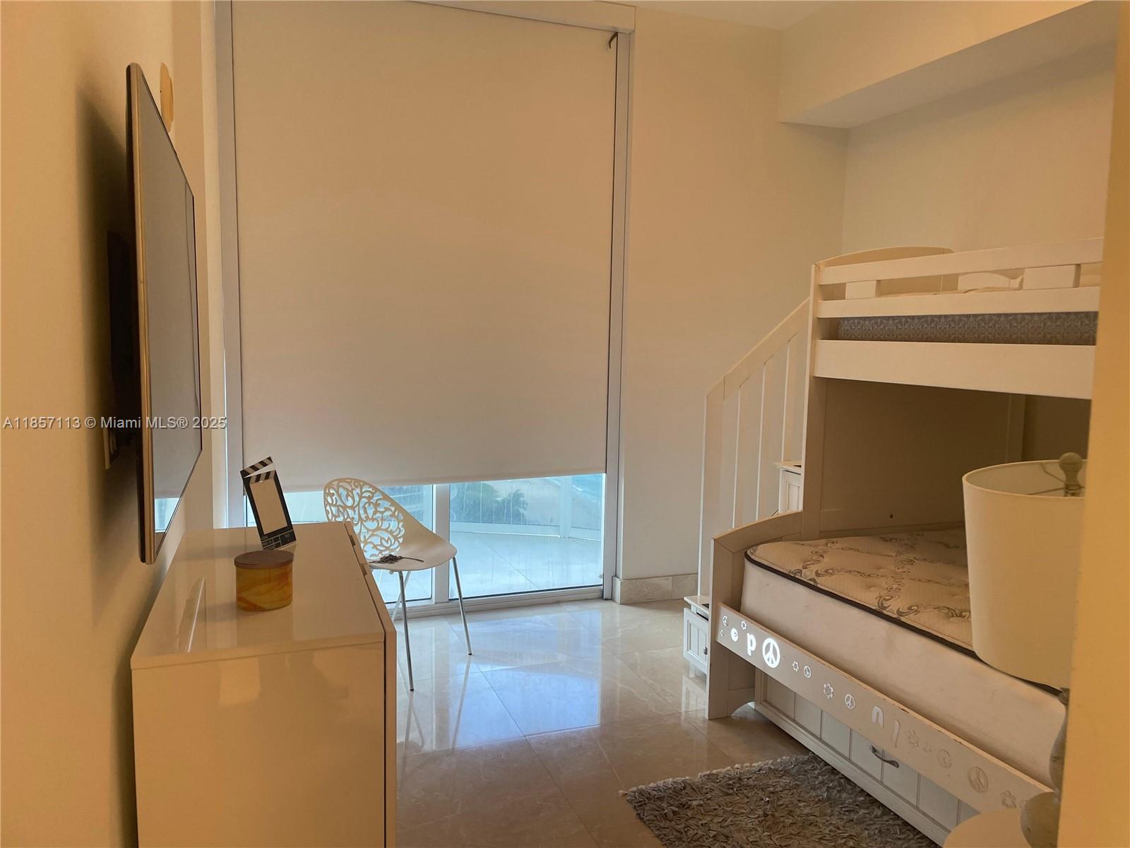 See details 1402 3 / 4 1979 sq. ft. $ 2025-08-12 0 Photo