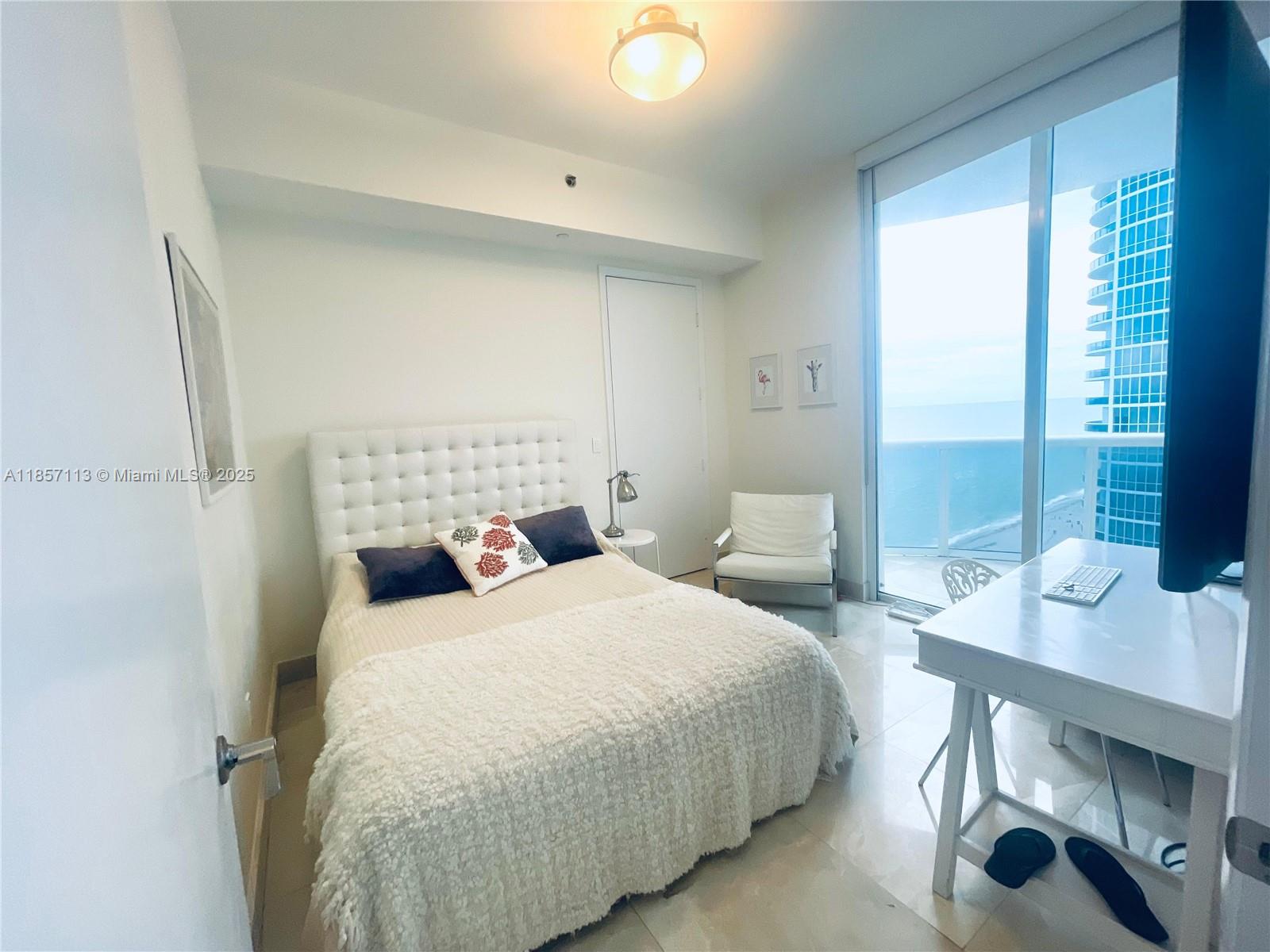 See details 1402 3 / 4 1979 sq. ft. $ 2025-08-12 0 Photo