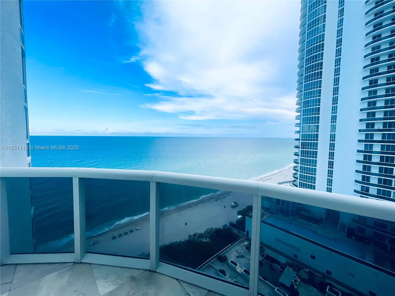 See details 1402 3 / 4 1979 sq. ft. $ 2025-08-12 0 Photo