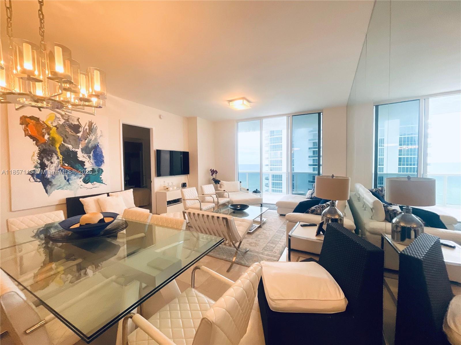 See details 1402 3 / 4 1979 sq. ft. $ 2025-08-12 0 Photo