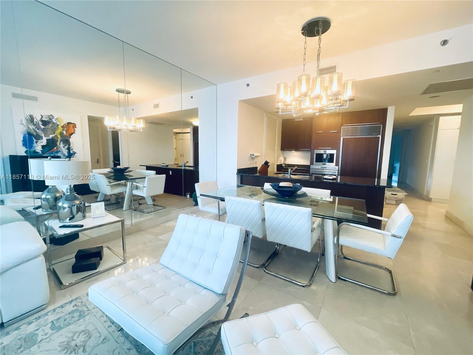 See details 1402 3 / 4 1979 sq. ft. $ 2025-08-12 0 Photo