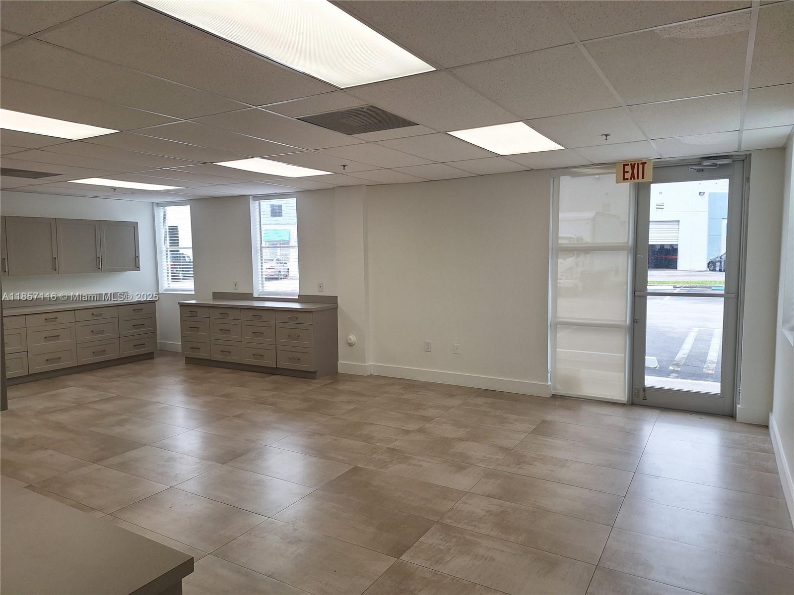 Ver detalles B-7 / sq. ft. $ 2025-08-12 0 foto