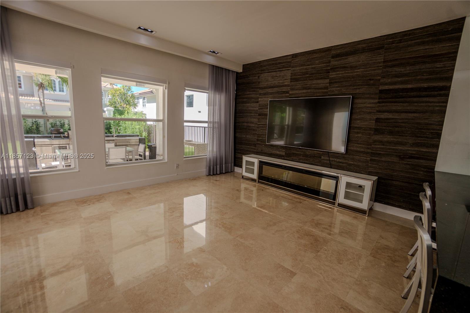 Photo of 822 Meridian Ln  (822), Hollywood, Florida, 33019 - 