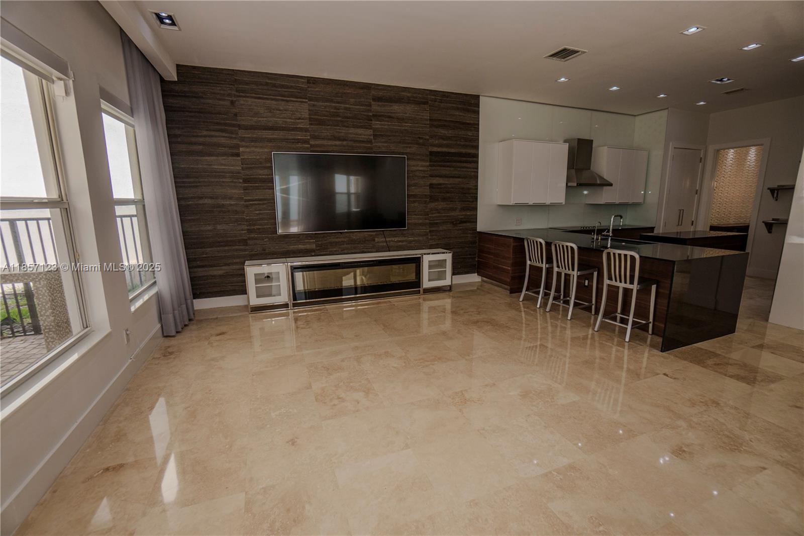Photo of 822 Meridian Ln  (822), Hollywood, Florida, 33019 - 
