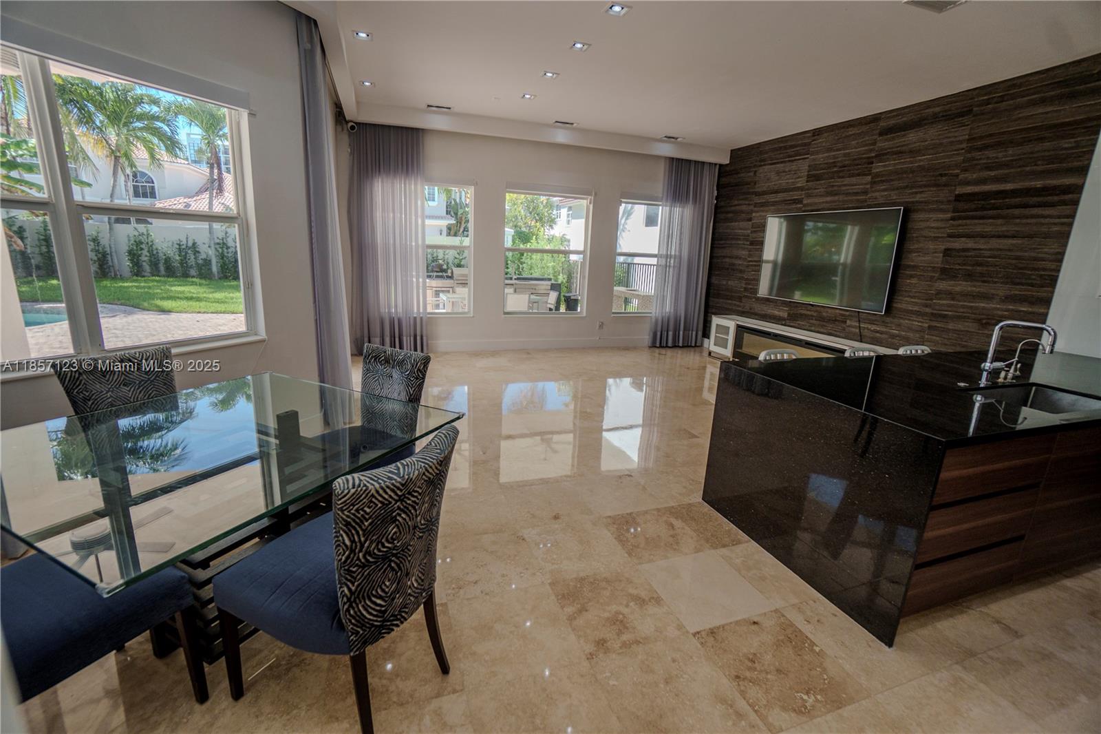 Photo of 822 Meridian Ln  (822), Hollywood, Florida, 33019 - 