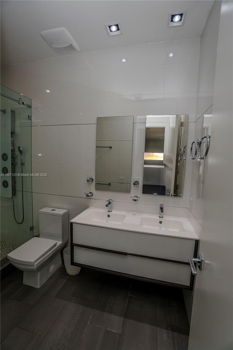 Photo of 822 Meridian Ln  (822), Hollywood, Florida, 33019 - 