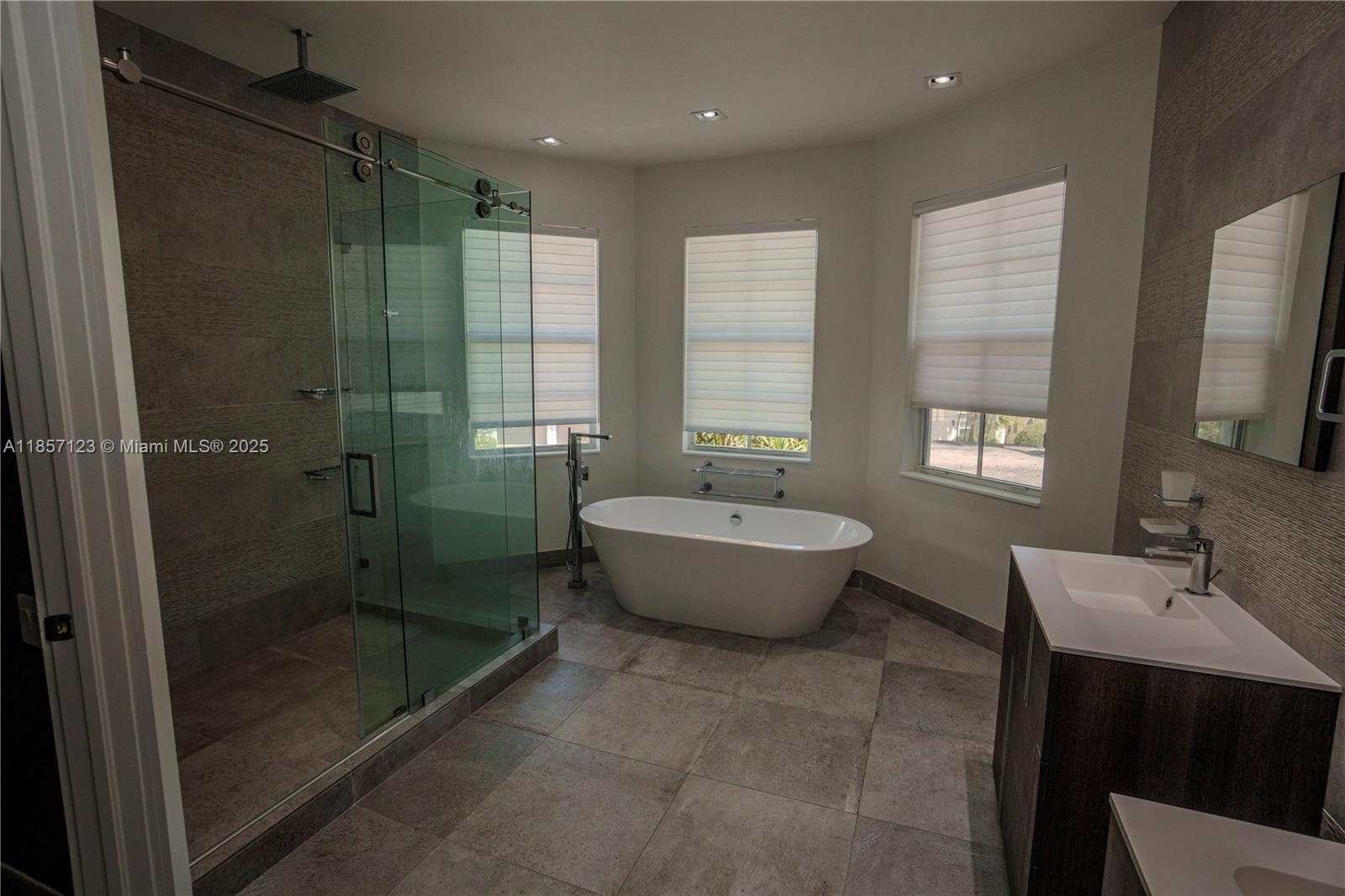 Photo of 822 Meridian Ln  (822), Hollywood, Florida, 33019 - 