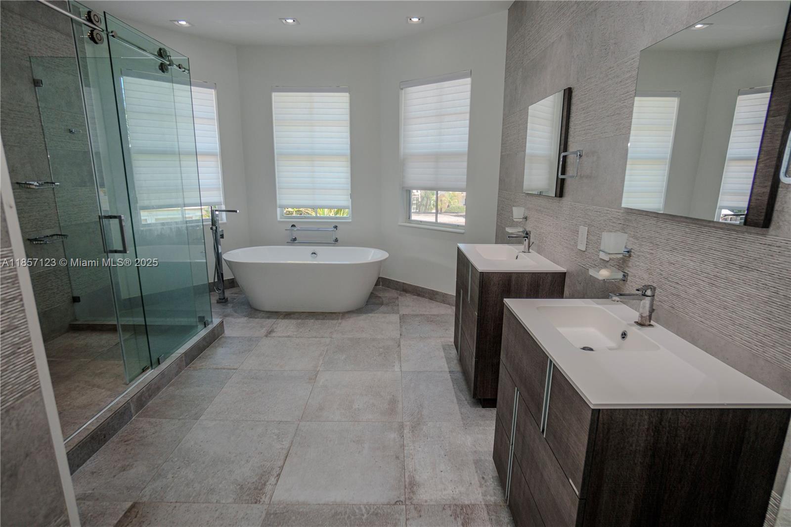 Photo of 822 Meridian Ln  (822), Hollywood, Florida, 33019 - 