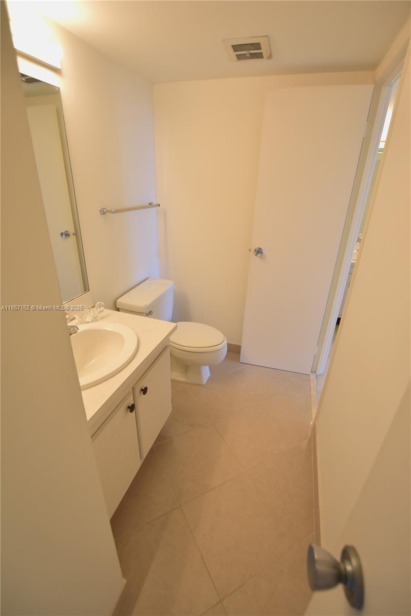 Photo of 20301 Country Club Dr  #1425, Aventura, Florida, 33180 - 
