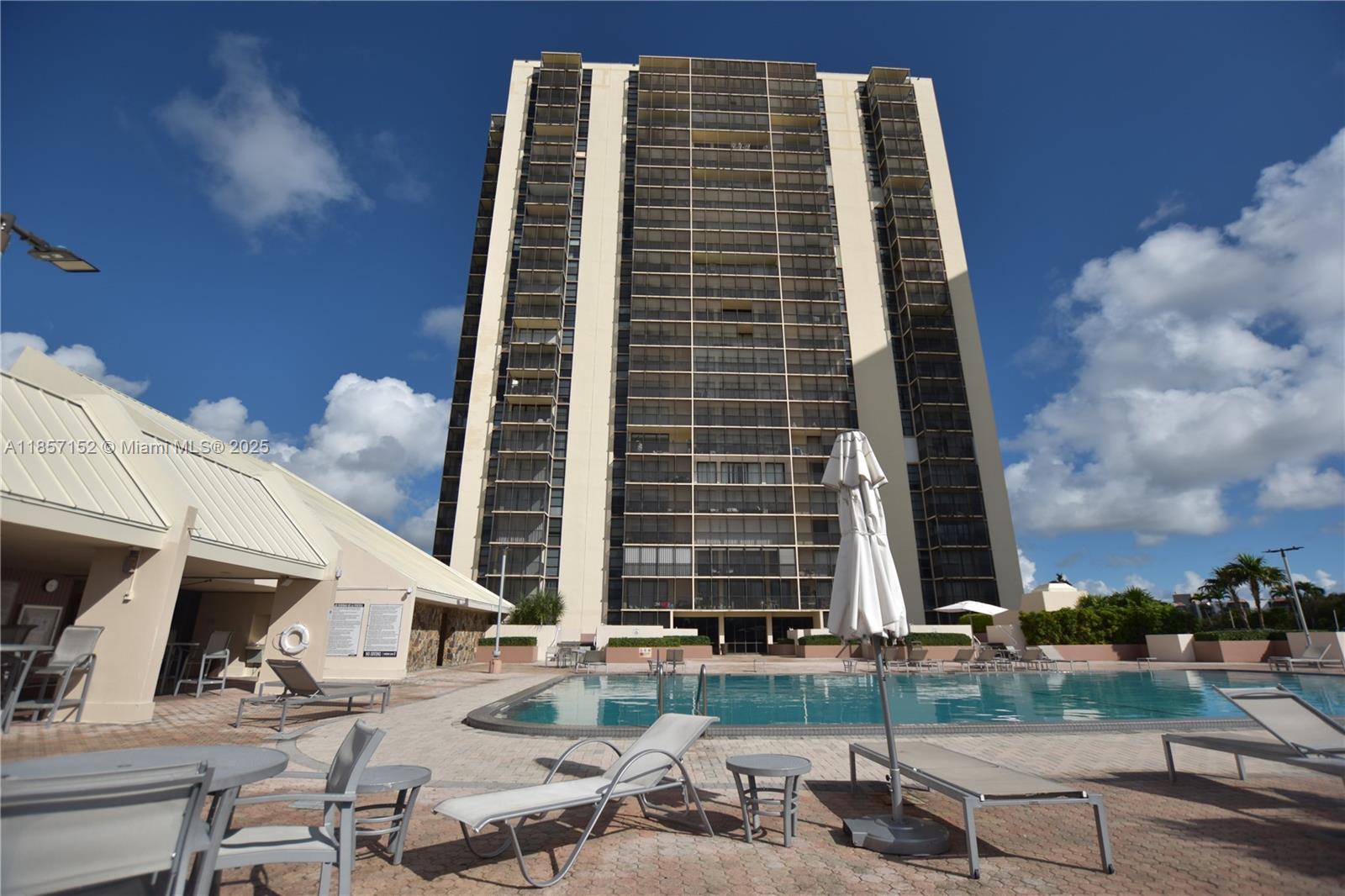 Photo of 20301 Country Club Dr  #1425, Aventura, Florida, 33180 - 