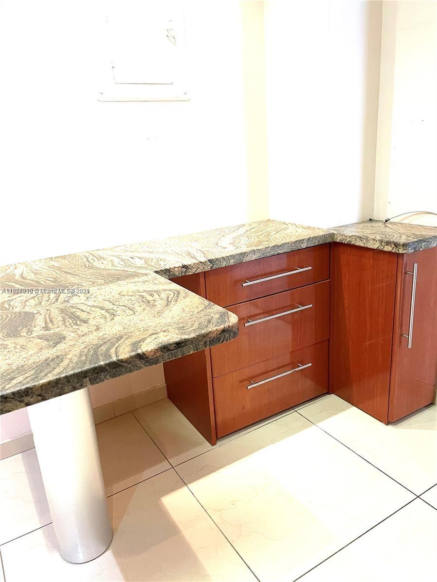 1103 2 / 2 1232 sq. ft. $ 2025-08-12 0 foto