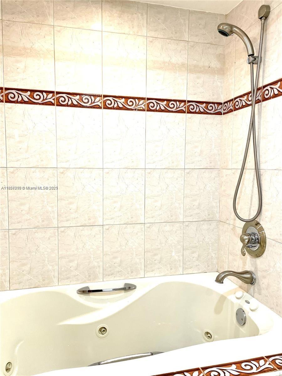 1103 2 / 2 1232 sq. ft. $ 2025-08-12 0 foto