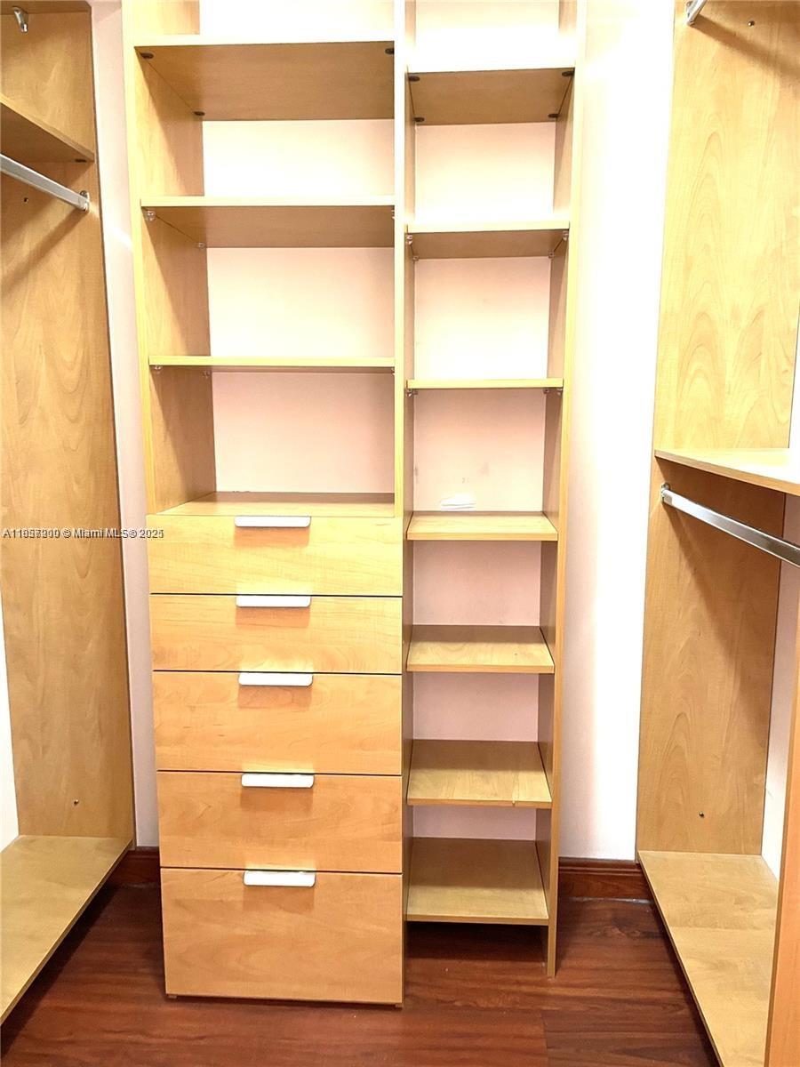 1103 2 / 2 1232 sq. ft. $ 2025-08-12 0 foto