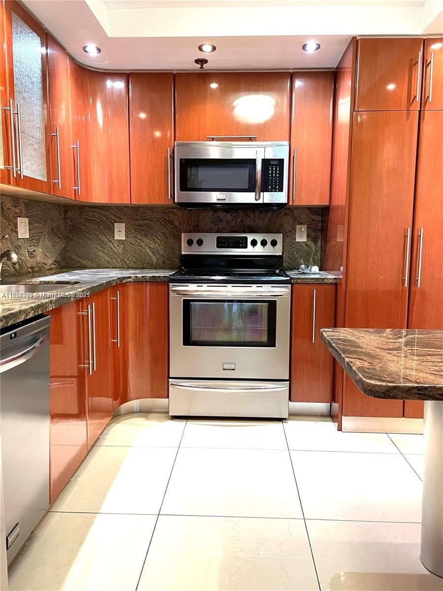 1103 2 / 2 1232 sq. ft. $ 2025-08-12 0 foto