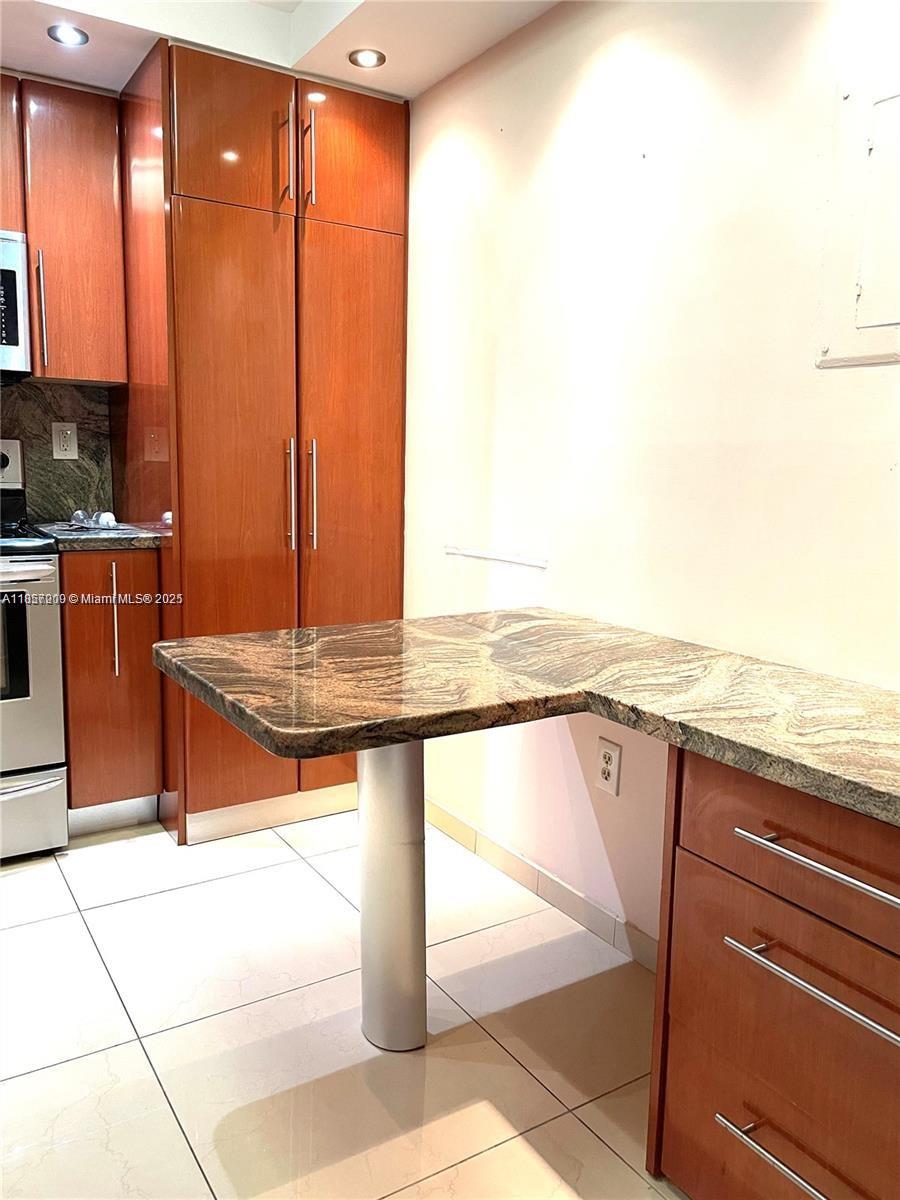 1103 2 / 2 1232 sq. ft. $ 2025-08-12 0 foto
