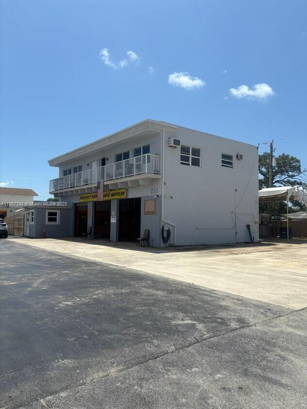   /   sq. ft. $ 2025-08-12 0 foto