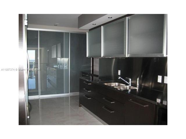 Ver detalles PH4402 3 / 5 2570 sq. ft. $ 2025-08-12 0 foto