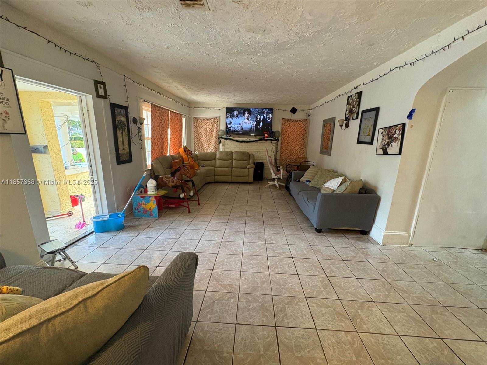   /  2582 sq. ft. $ 2025-08-12 0 Photo
