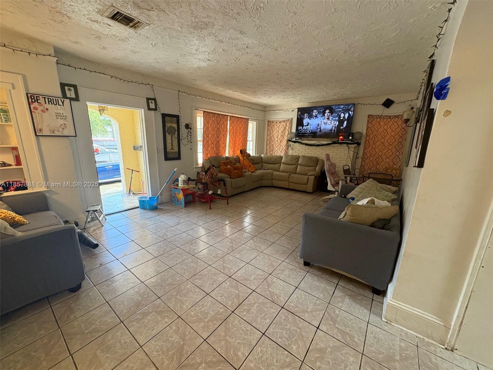   /  2582 sq. ft. $ 2025-08-12 0 Photo