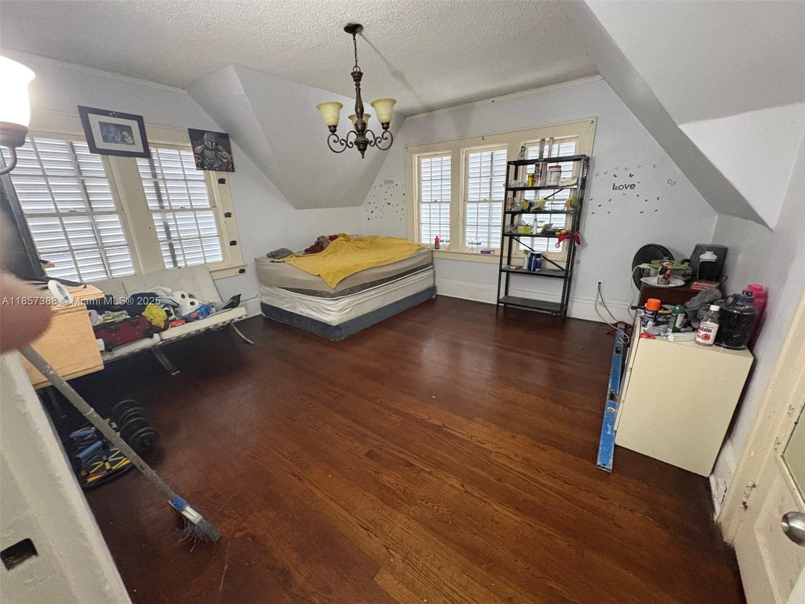   /  2582 sq. ft. $ 2025-08-12 0 Photo