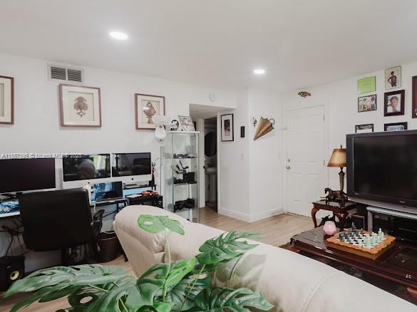 See details / 3296 sq. ft. $ 2025-08-12 0 Photo