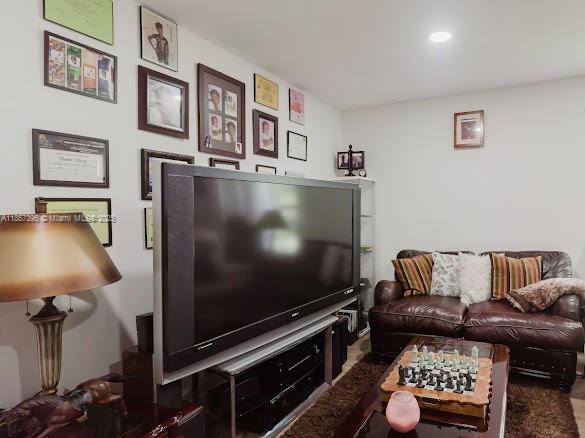 See details / 3296 sq. ft. $ 2025-08-12 0 Photo