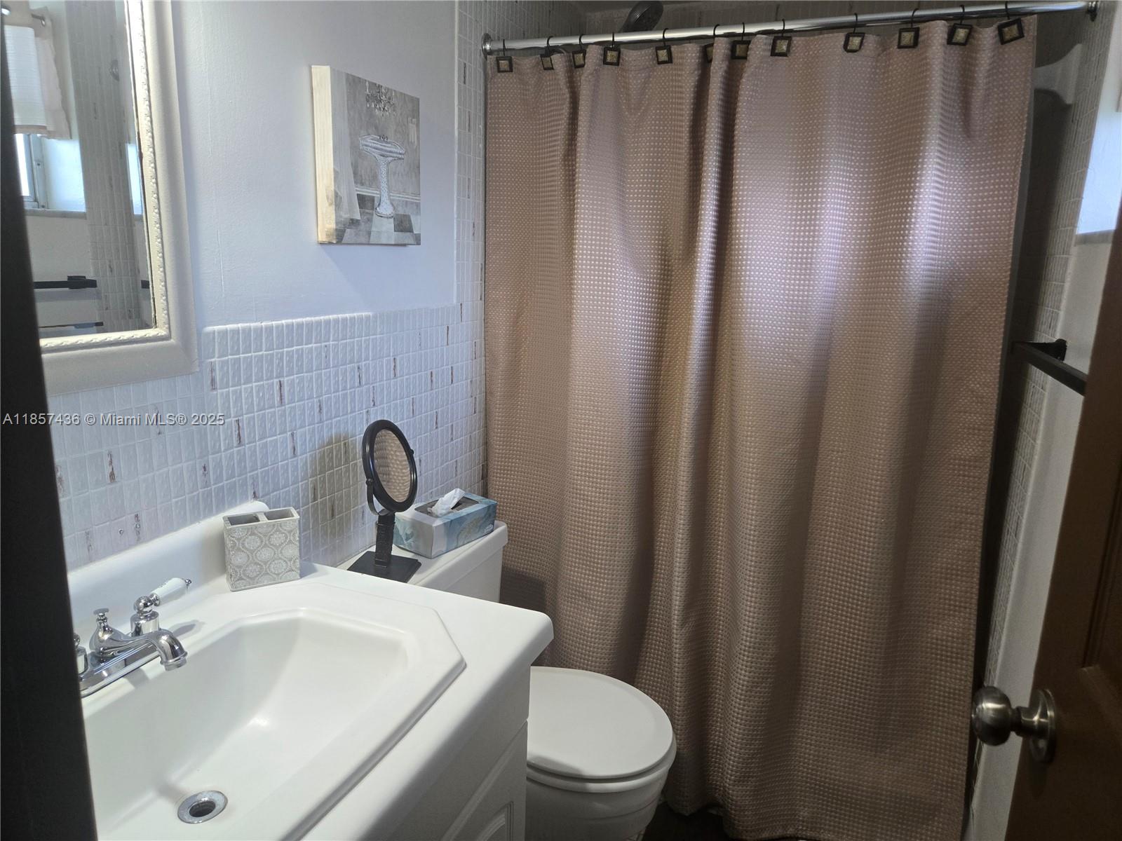 302 2 / 2 899 sq. ft. $ 2025-08-12 0 foto