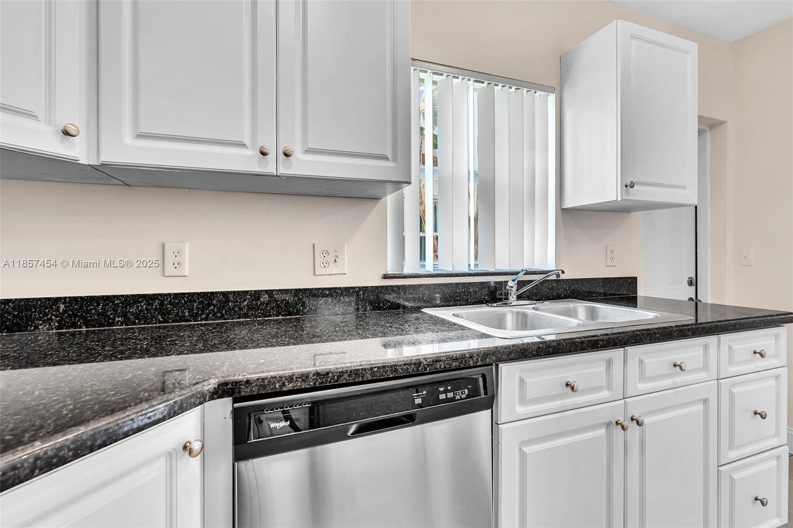 Ver detalles / sq. ft. $ 2025-08-12 0 foto