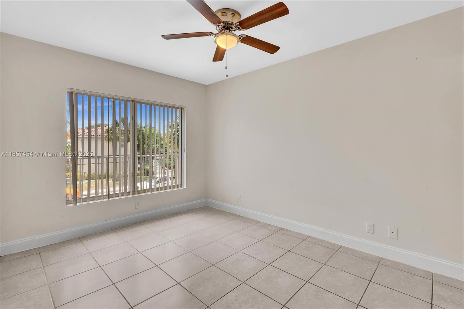Ver detalles / sq. ft. $ 2025-08-12 0 foto