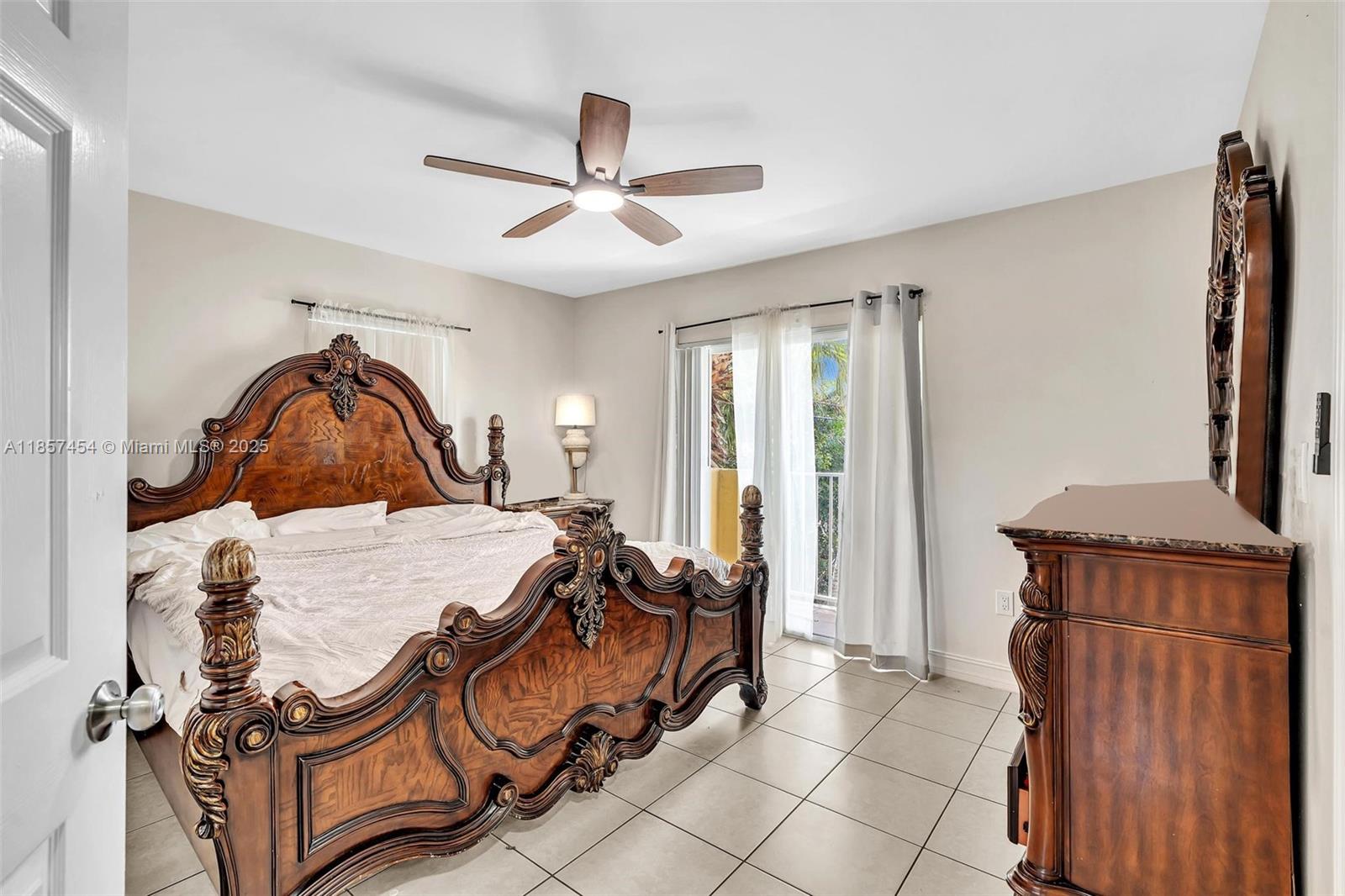 Ver detalles / sq. ft. $ 2025-08-12 0 foto