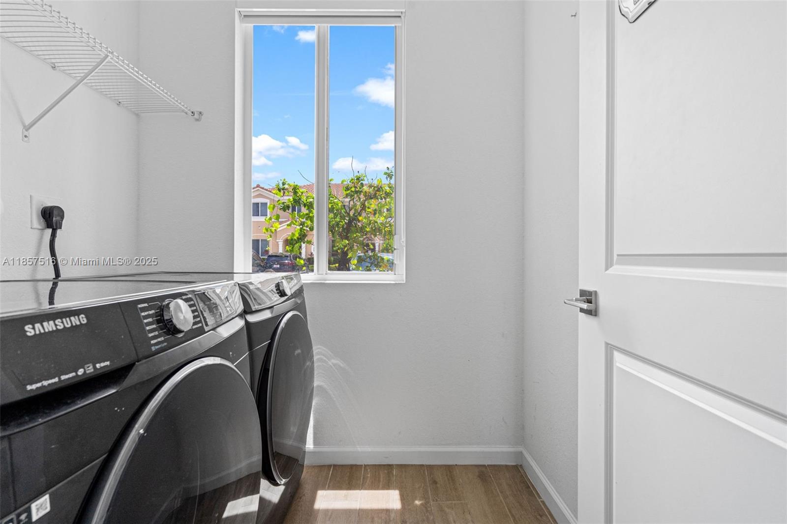 See details 2431 3 / 3 1302 sq. ft. $ 2025-11-10 0 Photo