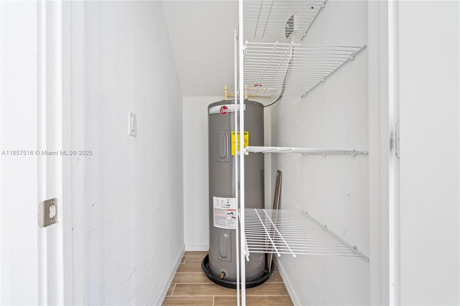 See details 2431 3 / 3 1302 sq. ft. $ 2025-11-10 0 Photo