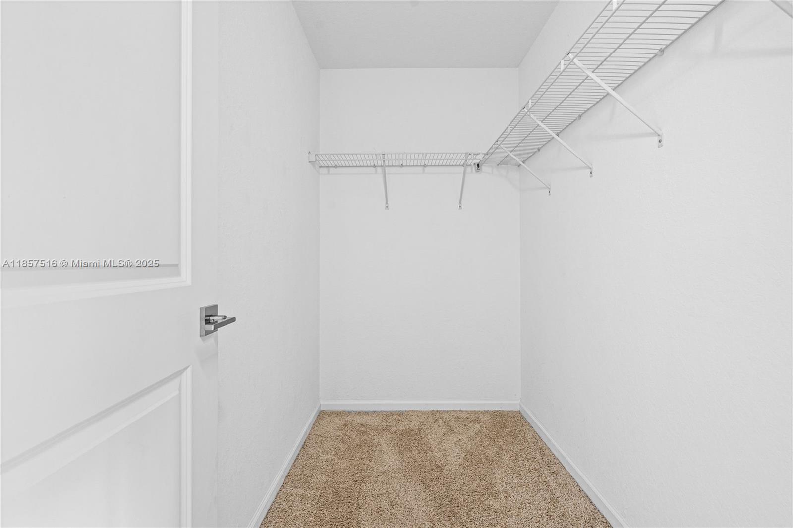 See details 2431 3 / 3 1302 sq. ft. $ 2025-11-10 0 Photo