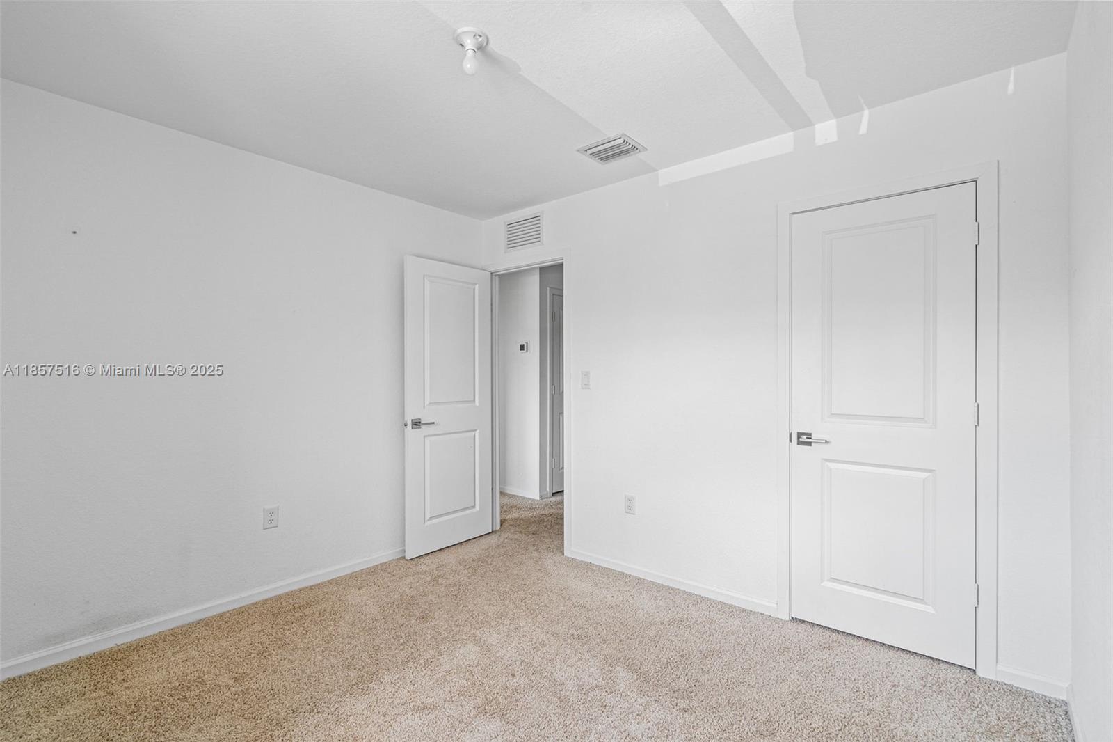 See details 2431 3 / 3 1302 sq. ft. $ 2025-11-10 0 Photo