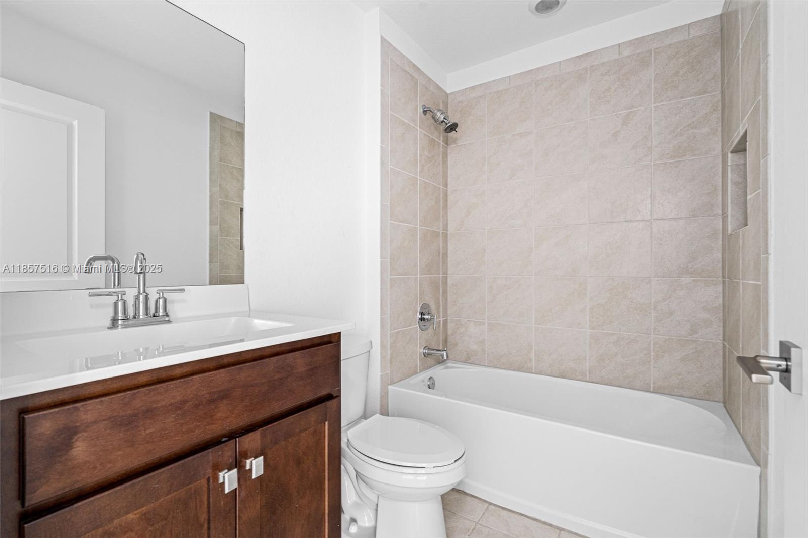 See details 2431 3 / 3 1302 sq. ft. $ 2025-11-10 0 Photo