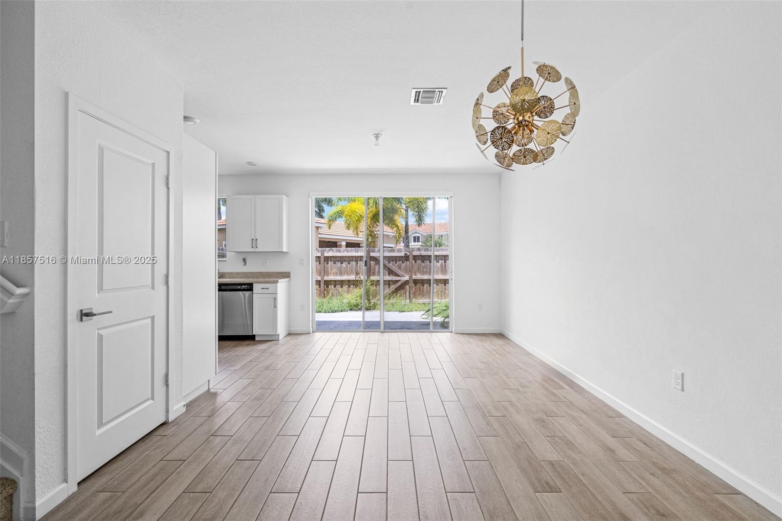 See details 2431 3 / 3 1302 sq. ft. $ 2025-11-10 0 Photo