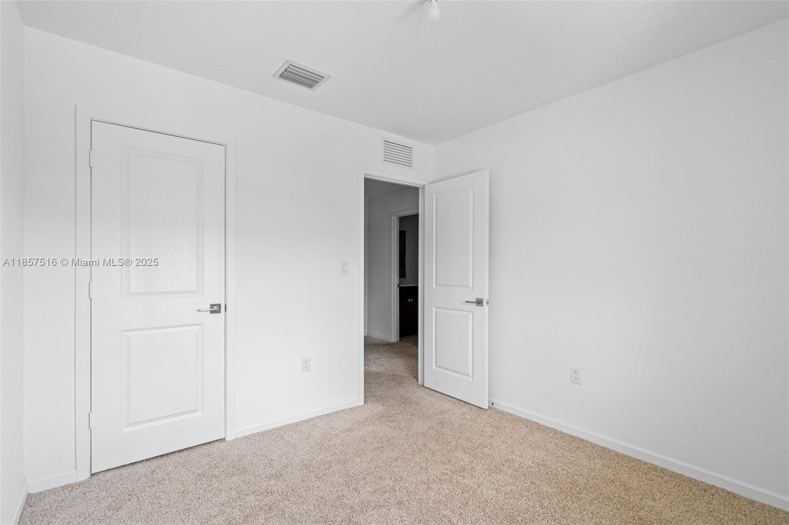 See details 2431 3 / 3 1302 sq. ft. $ 2025-11-10 0 Photo