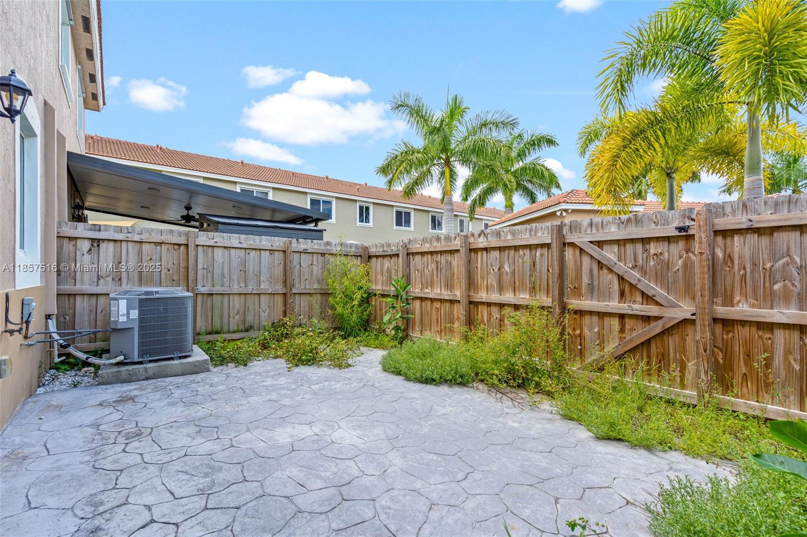 See details 2431 3 / 3 1302 sq. ft. $ 2025-11-10 0 Photo