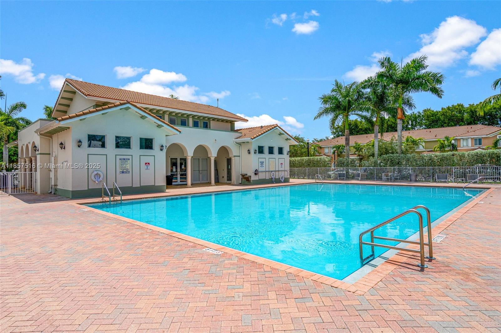 See details 2431 3 / 3 1302 sq. ft. $ 2025-11-10 0 Photo