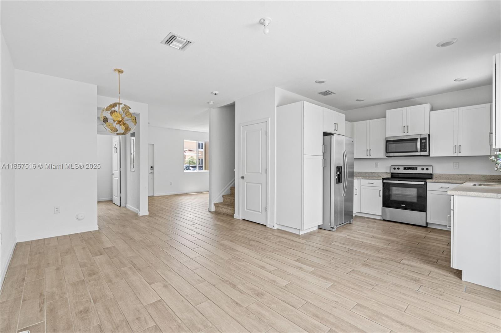 See details 2431 3 / 3 1302 sq. ft. $ 2025-11-10 0 Photo