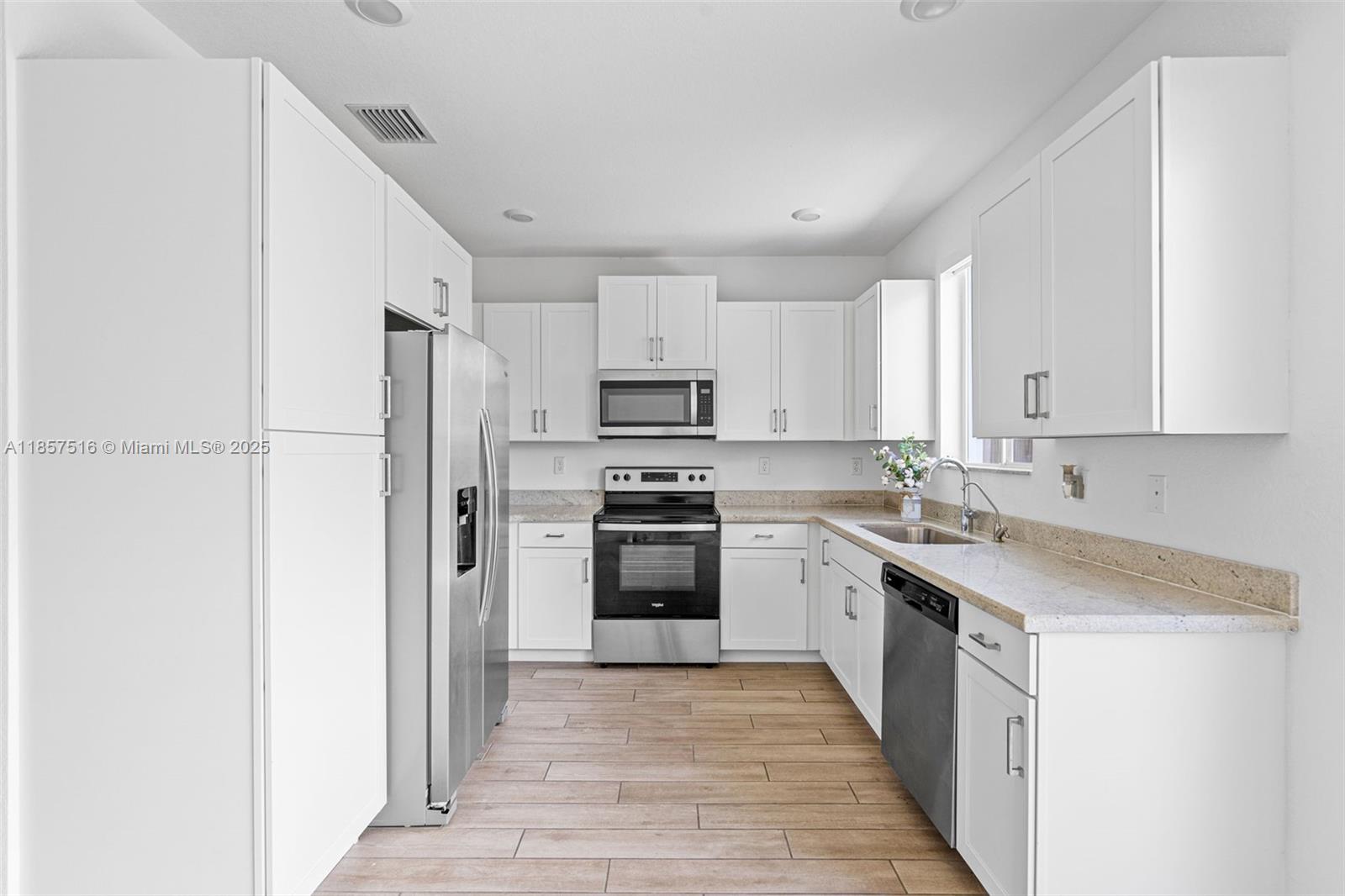 See details 2431 3 / 3 1302 sq. ft. $ 2025-11-10 0 Photo