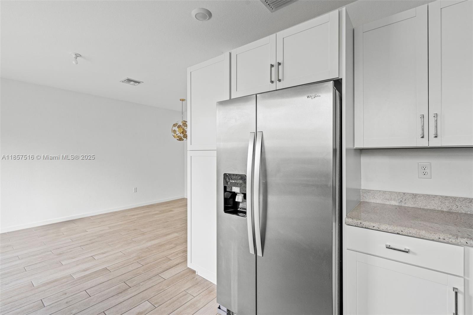 See details 2431 3 / 3 1302 sq. ft. $ 2025-11-10 0 Photo