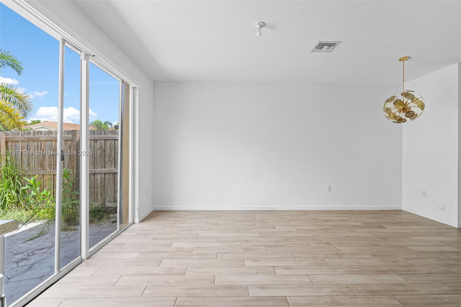 See details 2431 3 / 3 1302 sq. ft. $ 2025-11-10 0 Photo