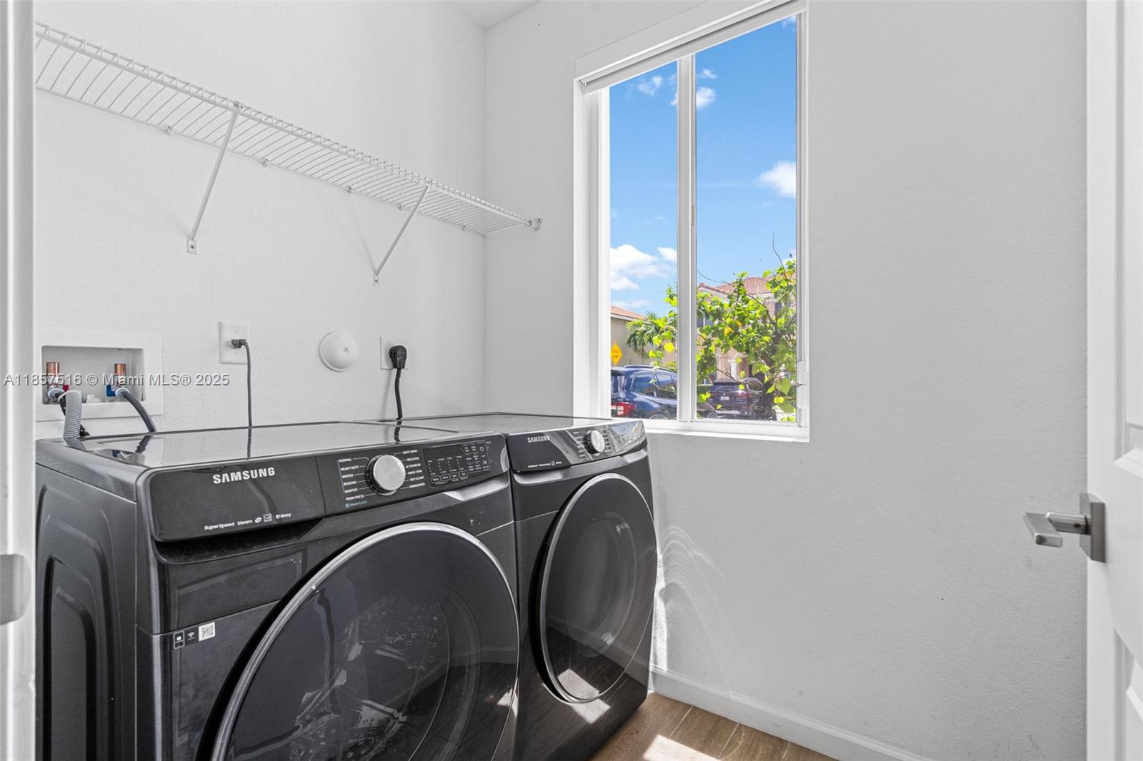 See details 2431 3 / 3 1302 sq. ft. $ 2025-11-10 0 Photo